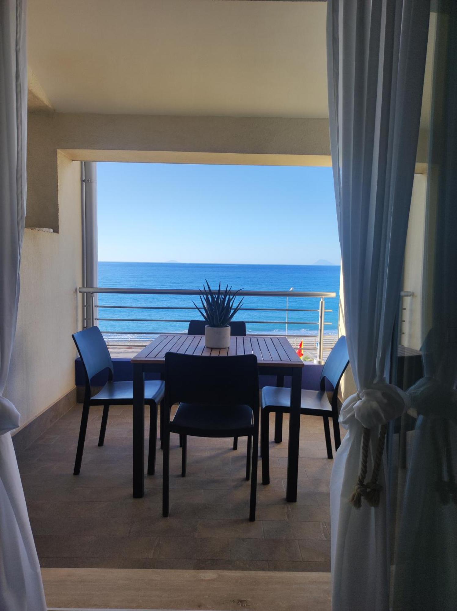 Appartamenti Vacanze Villa Meo Villafranca Tirrena Extérieur photo